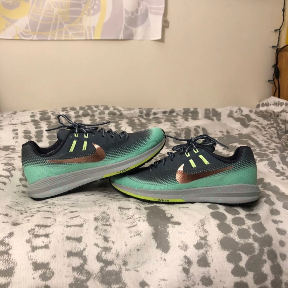 Nike Sneaker NEW!! 1 FREE SWELL BOTTLE INCLUDED !